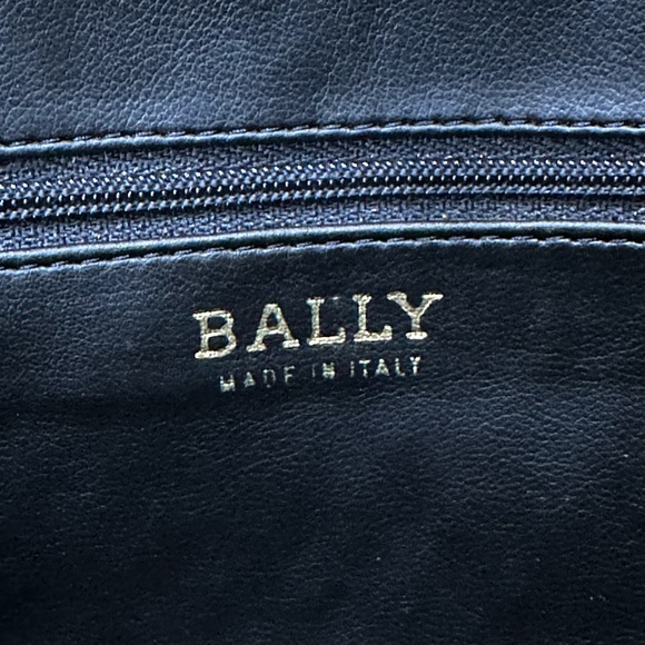 Bally Vintage Quilted Lambskin Tassel Shoulder Bag (1980s) - Picture 14 of 14